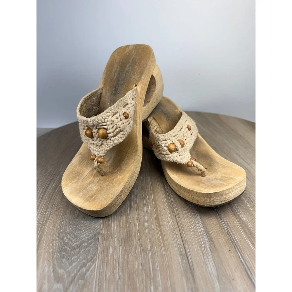 Skechers 7 Thong Sandals Faux Wood Platform Wedge Beige Crochet Beaded Boho